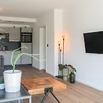 Tropical - Fuer Freunde & Familien, Stadtnah, Parkplatz, E-ladestation, Gitterbox Fuer Fahrraeder, Fitnessstudio, Digitale Gaestemappe Mit Restaurant- Und Unternehmenstipps *