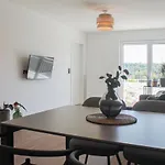 Apartamento Tropical - Fuer Freunde & Familien, Stadtnah, Parkplatz, E-ladestation, Gitterbox Fuer Fahrraeder, Fitnessstudio, Digitale Gaestemappe Mit Restaurant- Und Unternehmenstipps