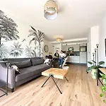 Apartamento Tropical - Fuer Freunde & Familien, Stadtnah, Parkplatz, E-ladestation, Gitterbox Fuer Fahrraeder, Fitnessstudio, Digitale Gaestemappe Mit Restaurant- Und Unternehmenstipps *