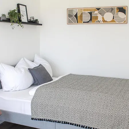 Διαμέρισμα Tropical - Fuer Freunde & Familien, Stadtnah, Parkplatz, E-ladestation, Gitterbox Fuer Fahrraeder, Fitnessstudio, Digitale Gaestemappe Mit Restaurant- Und Unternehmenstipps Κόμπλεντς