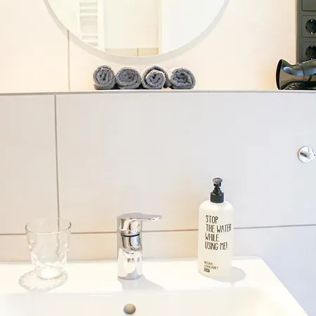 Tropical - Fuer Freunde & Familien, Stadtnah, Parkplatz, E-ladestation, Gitterbox Fuer Fahrraeder, Fitnessstudio, Digitale Gaestemappe Mit Restaurant- Und Unternehmenstipps Apartamento