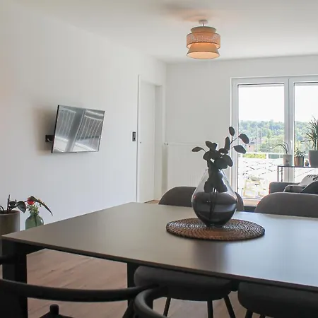 아파트 Tropical - Fuer Freunde & Familien, Stadtnah, Parkplatz, E-ladestation, Gitterbox Fuer Fahrraeder, Fitnessstudio, Digitale Gaestemappe Mit Restaurant- Und Unternehmenstipps