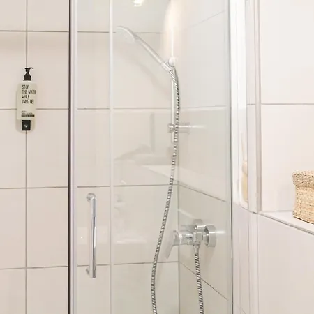 Tropical - Fuer Freunde & Familien, Stadtnah, Parkplatz, E-ladestation, Gitterbox Fuer Fahrraeder, Fitnessstudio, Digitale Gaestemappe Mit Restaurant- Und Unternehmenstipps Coblença