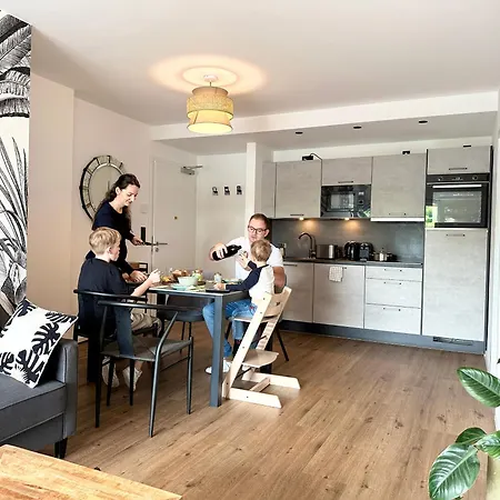 Apartamento Tropical - Fuer Freunde & Familien, Stadtnah, Parkplatz, E-ladestation, Gitterbox Fuer Fahrraeder, Fitnessstudio, Digitale Gaestemappe Mit Restaurant- Und Unternehmenstipps Coblença