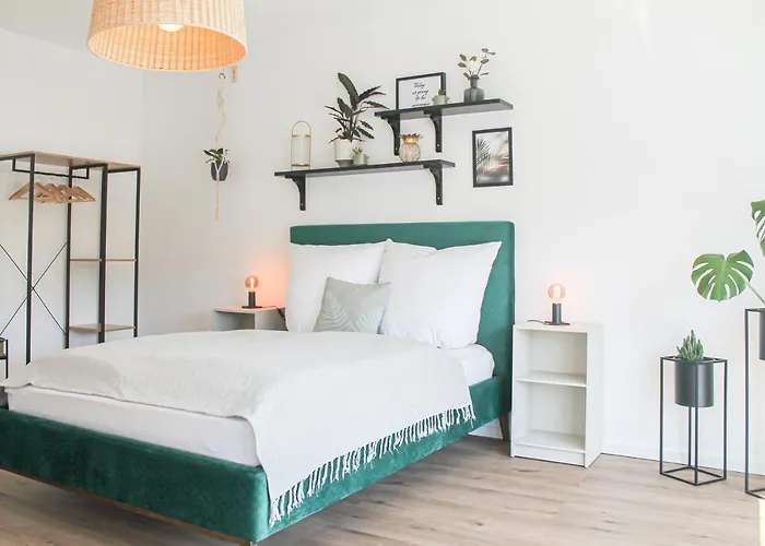 Apartamento Tropical - Fuer Freunde & Familien, Stadtnah, Parkplatz, E-ladestation, Gitterbox Fuer Fahrraeder, Fitnessstudio, Digitale Gaestemappe Mit Restaurant- Und Unternehmenstipps Coblença