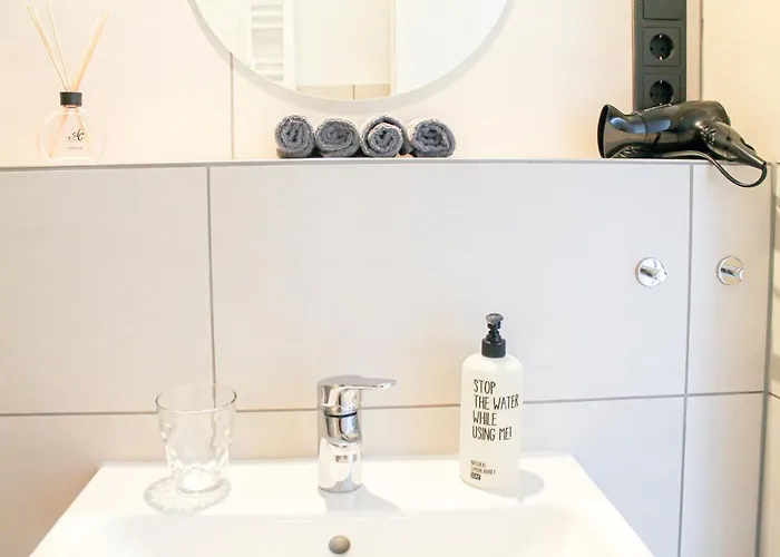 Tropical - Fuer Freunde & Familien, Stadtnah, Parkplatz, E-ladestation, Gitterbox Fuer Fahrraeder, Fitnessstudio, Digitale Gaestemappe Mit Restaurant- Und Unternehmenstipps Apartamento