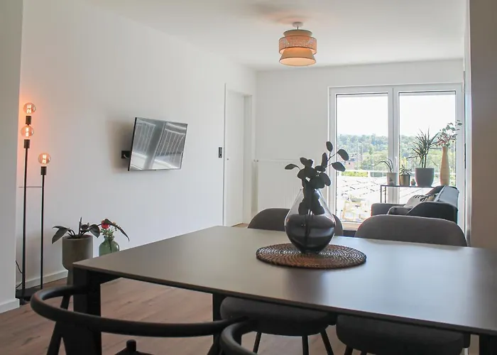 Apartamento Tropical - Fuer Freunde & Familien, Stadtnah, Parkplatz, E-ladestation, Gitterbox Fuer Fahrraeder, Fitnessstudio, Digitale Gaestemappe Mit Restaurant- Und Unternehmenstipps