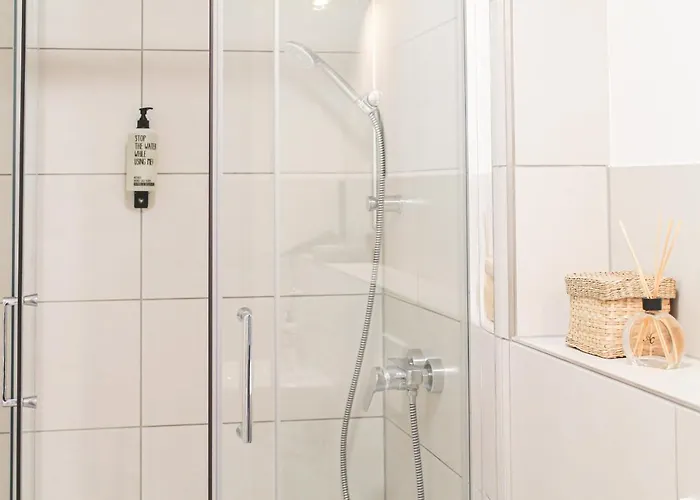 Tropical - Fuer Freunde & Familien, Stadtnah, Parkplatz, E-ladestation, Gitterbox Fuer Fahrraeder, Fitnessstudio, Digitale Gaestemappe Mit Restaurant- Und Unternehmenstipps 코블렌츠