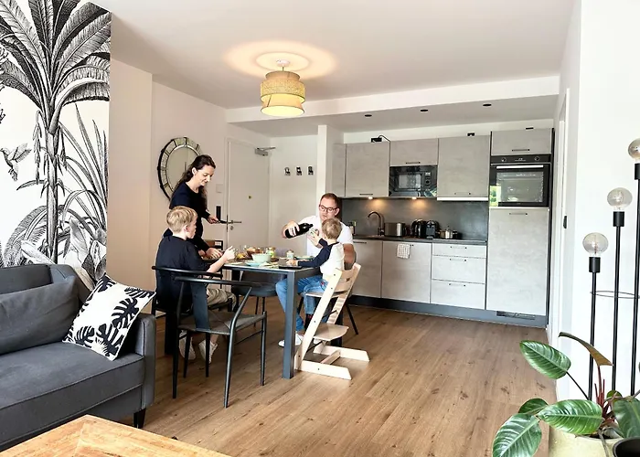 Apartamento Tropical - Fuer Freunde & Familien, Stadtnah, Parkplatz, E-ladestation, Gitterbox Fuer Fahrraeder, Fitnessstudio, Digitale Gaestemappe Mit Restaurant- Und Unternehmenstipps Coblença