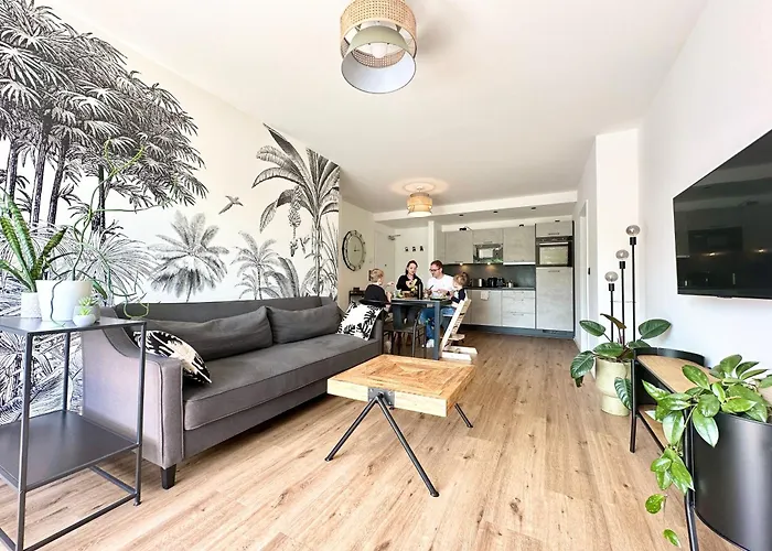 Apartamento Tropical - Fuer Freunde & Familien, Stadtnah, Parkplatz, E-ladestation, Gitterbox Fuer Fahrraeder, Fitnessstudio, Digitale Gaestemappe Mit Restaurant- Und Unternehmenstipps *